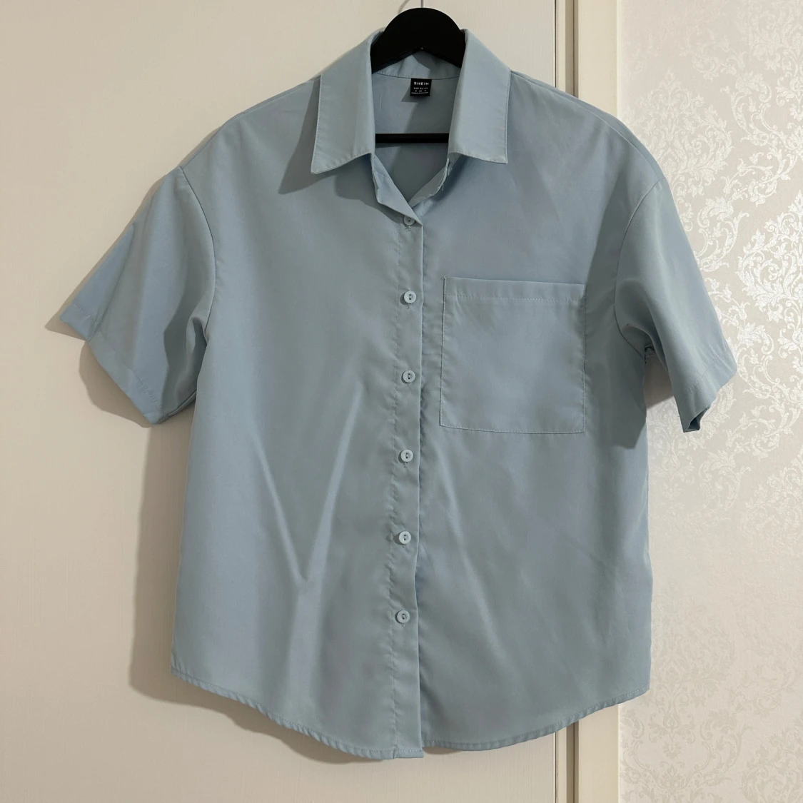 Ljusblå kortärmad skjorta från SHEIN