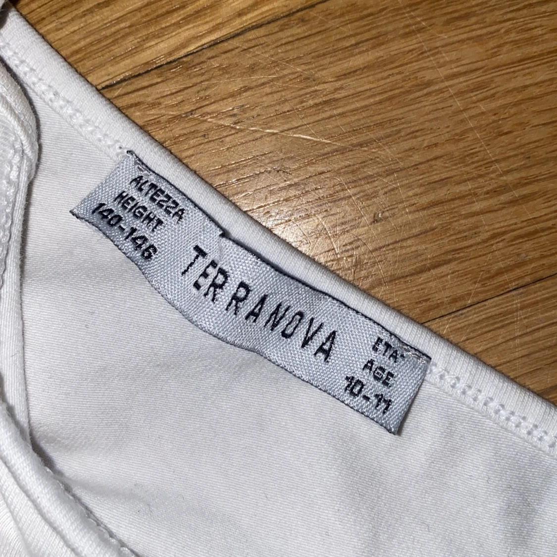 Vit croppad linnetopp från Terranova - 2