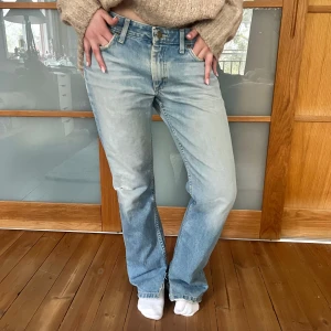 Ljusblå jeans från Lee - Ljusblå jeans med bootcut