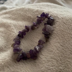 Kristall armband  - Armband jag köpt på loppis, fint skick eftersom de aldrig är använt sen jag köpte det 