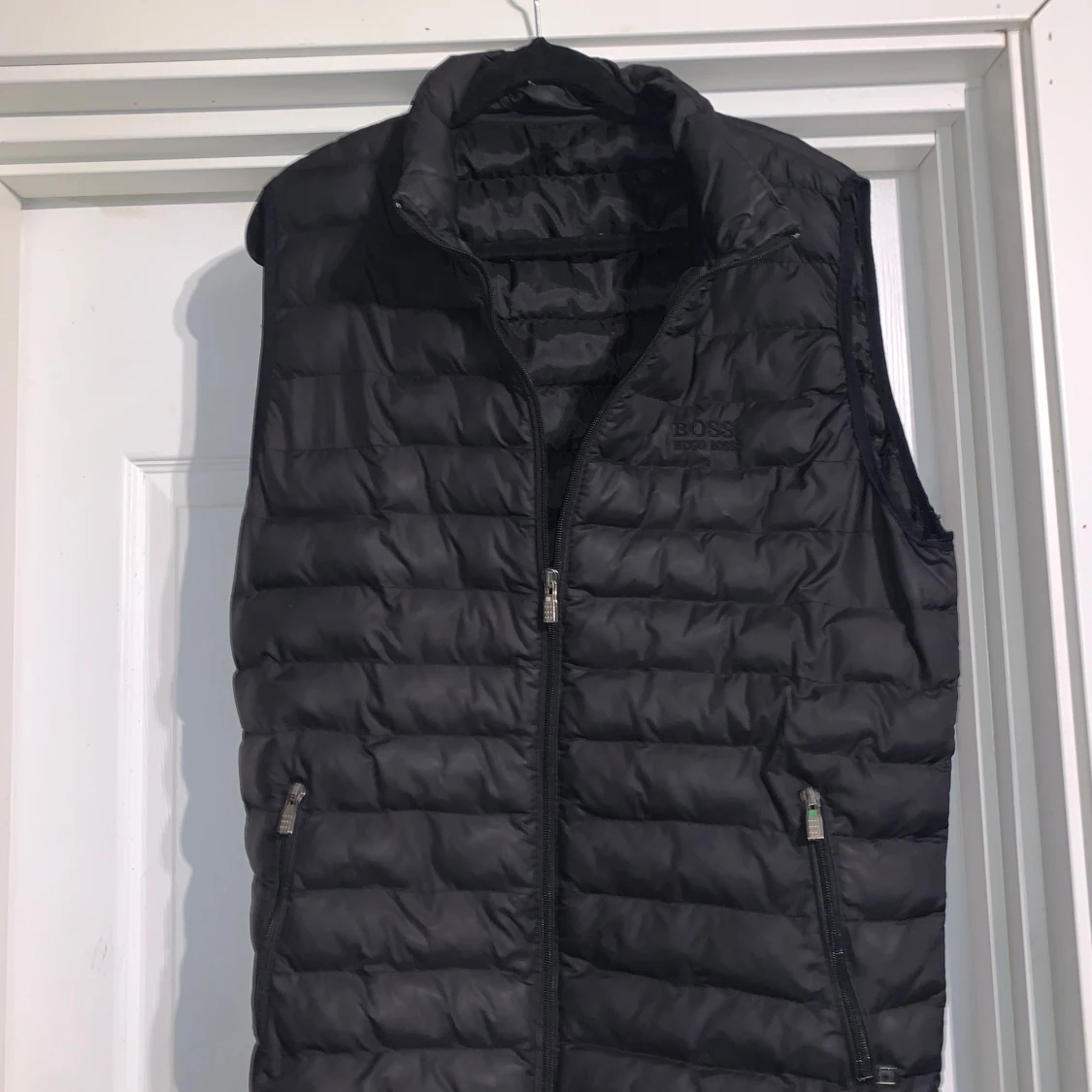 Svart dunväst från BOSS