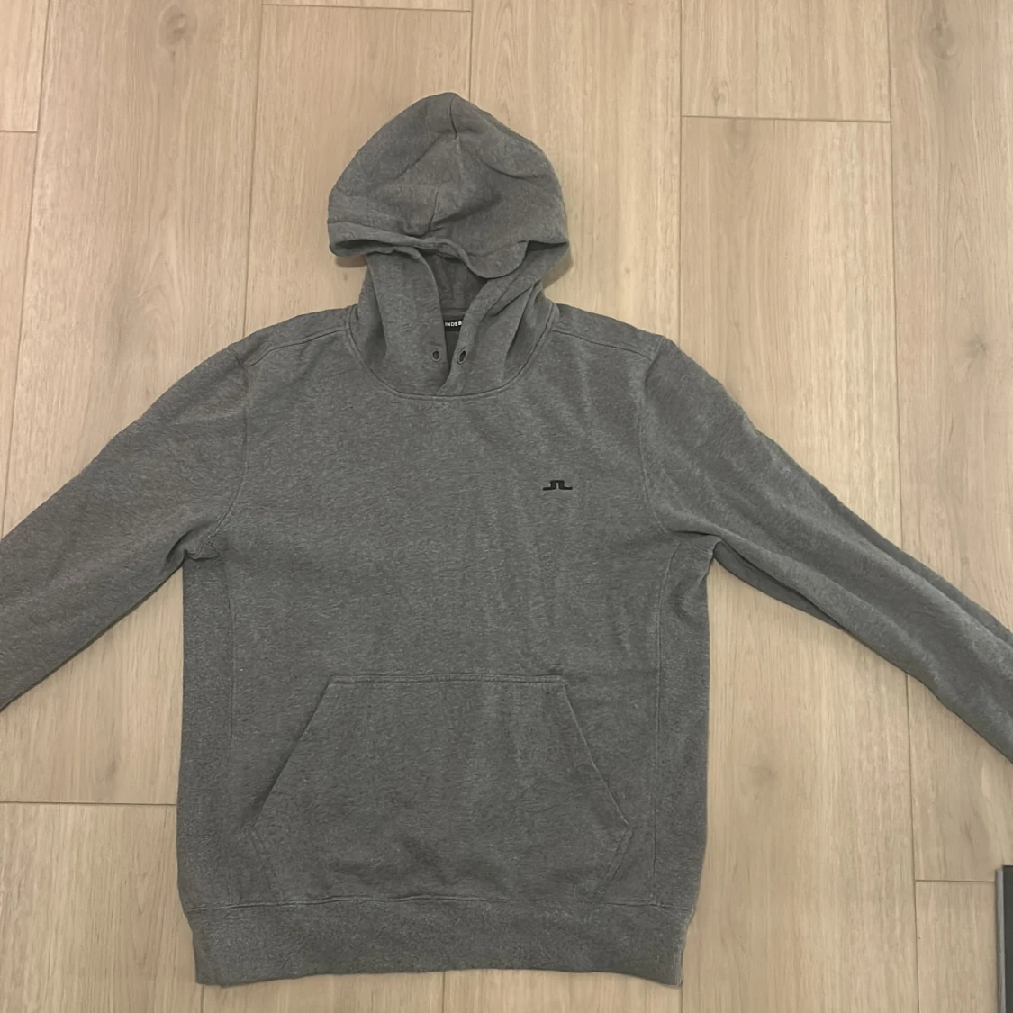 Grå hoodie från J.Lindeberg