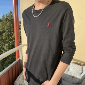 Ralph Lauren tröja - Skön Långärmad Polo tröja i bra skick. Inga tecken på användning och inga defekter