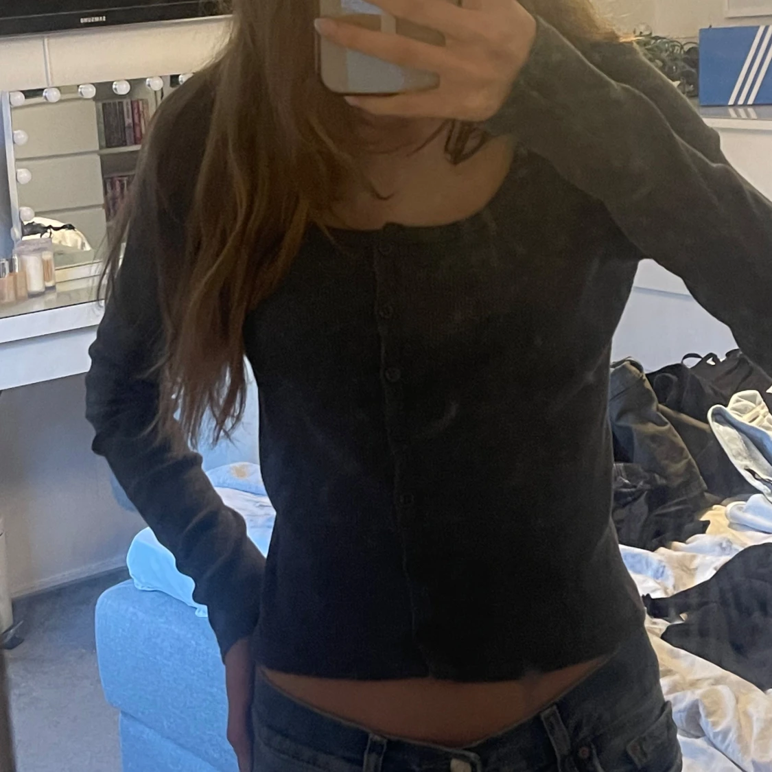 Grå ribbad kofta med knappar