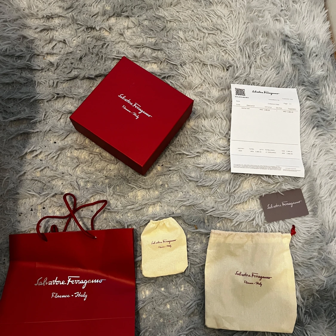 Svart bälte med silverfärgat spänne från Salvatore Ferragamo - 1