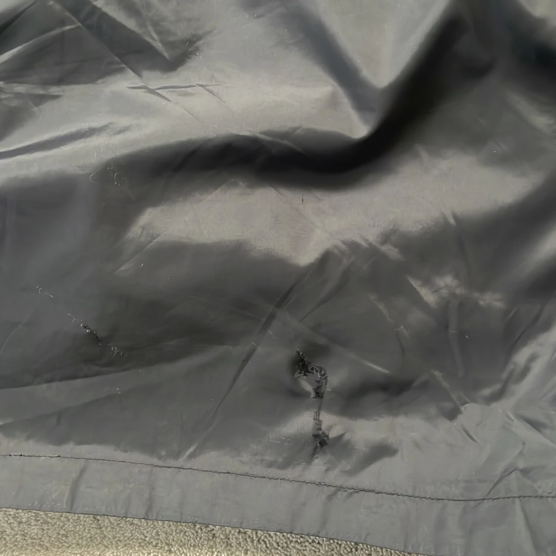 Svart vindjacka med huva från Moncler - 2