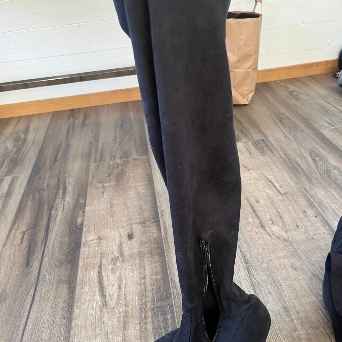 Svarta lårhöga stövlar med dragkedja - 1