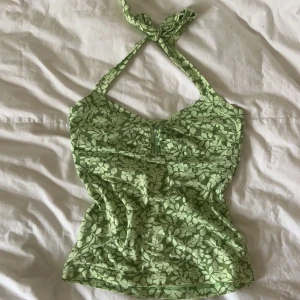 topp - Supersöt 2000’s topp! Köpt på plick men själv aldrig använt, fint skick 🩷