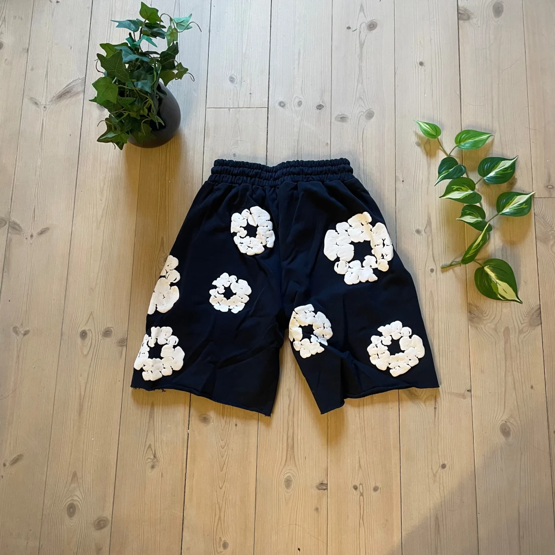 Mörkblåa shorts  från Denim Tears - 1