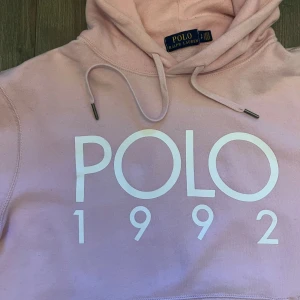 Polo Ralph Lauren Hoodie - Tjena säljer denna hoodie i storlek S. Fint skick. Hör av er vid frågor samt funderingar! 🤗