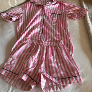 Victoria Secret liknade pyjamas ifrån New Yorker - En Victoria Secret liknade pyjamas. Använd ett fåtal gånger