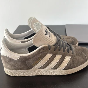 Adidas skor gazele - Pris kan diskuteras men dem är bra skick 