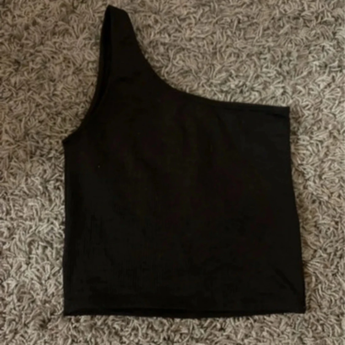 Svart one shoulder topp från Gina Tricot - 1