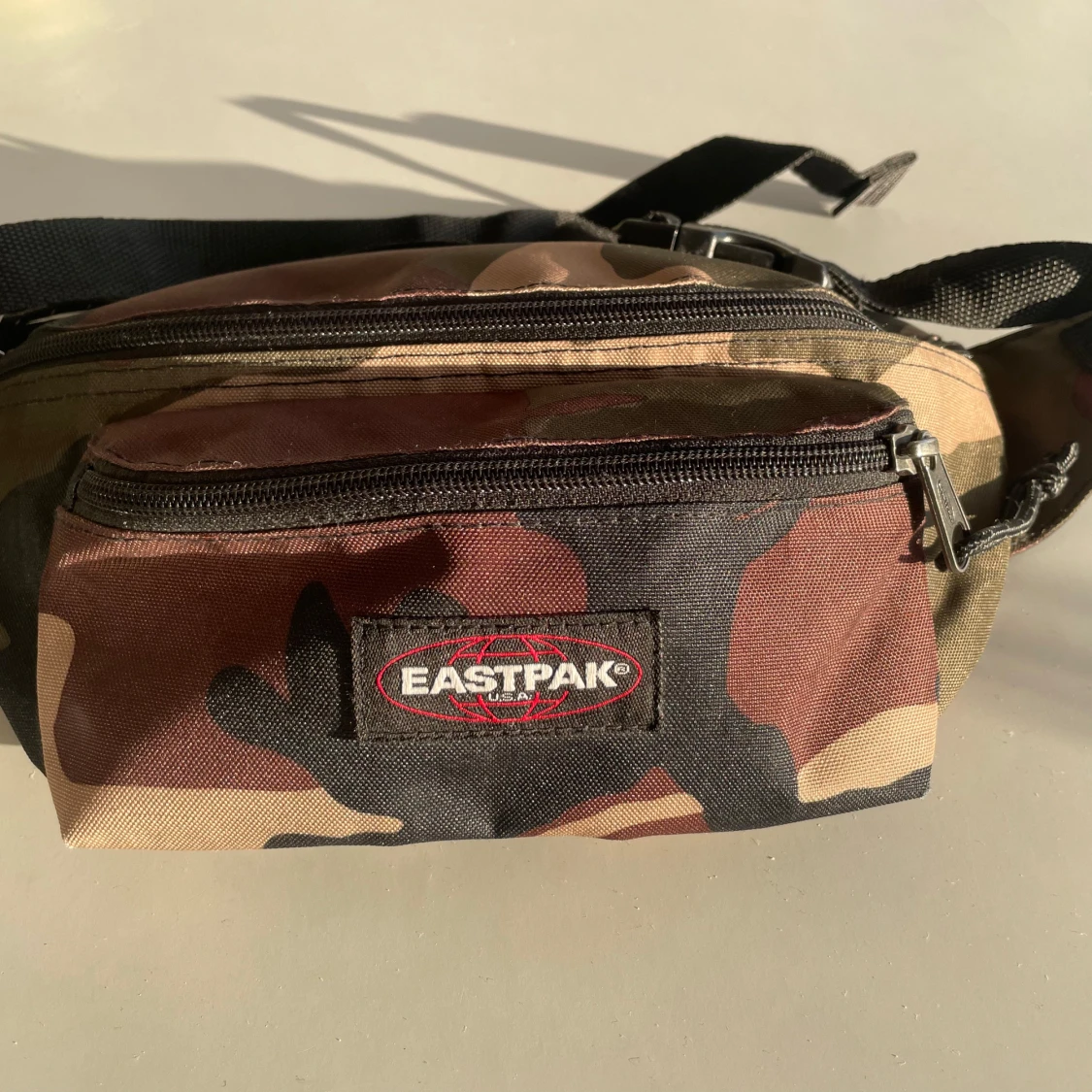 Camouflage magväska från Eastpak - 2