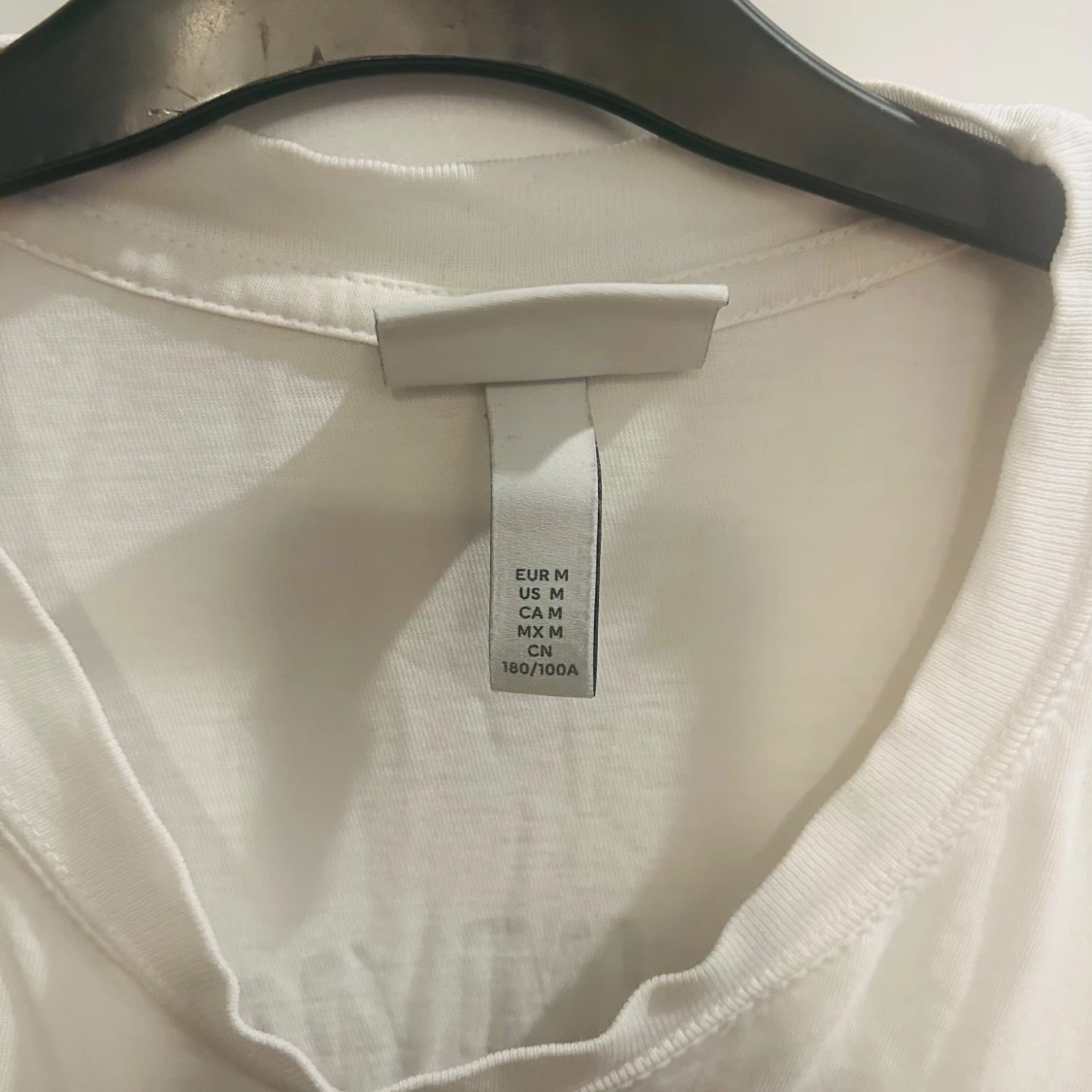 Vit t-shirt med tryck från H&M - 2