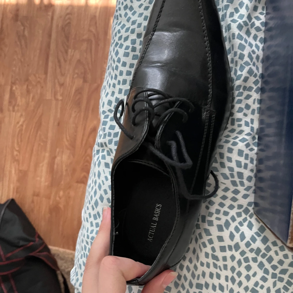 Svarta finskor från Actual Basics