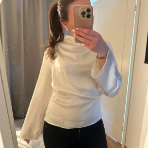 Satin blus  - Superfin satin blus från H&M i storlek S❣️