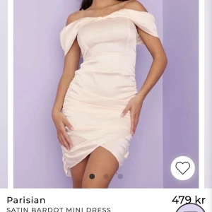 Klänning  - Supersöt klänning som passar i alla tillfällen!! 🌸 