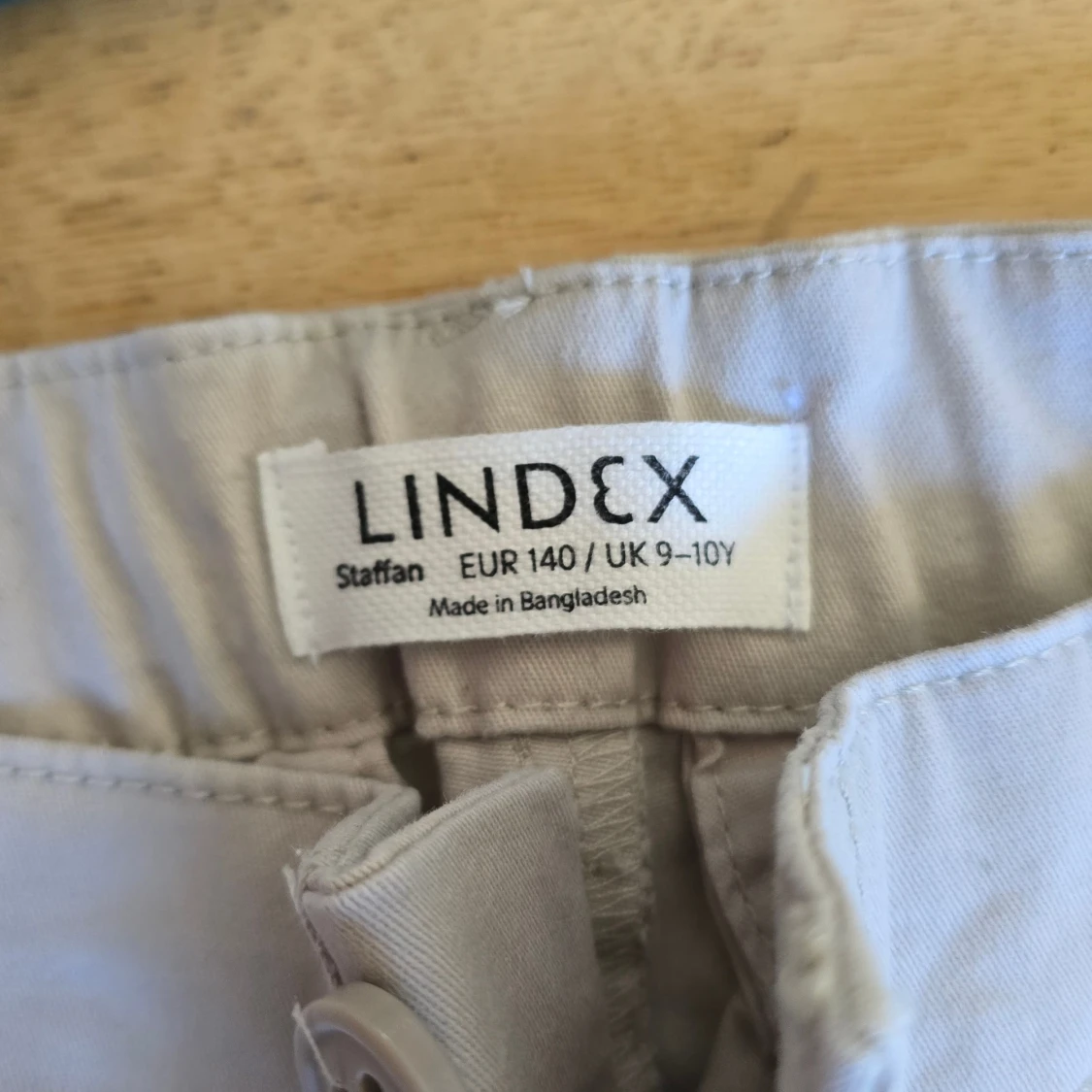 Beiga chinos från Lindex, stl 140 och sweatshirt stl 134/140 - 1