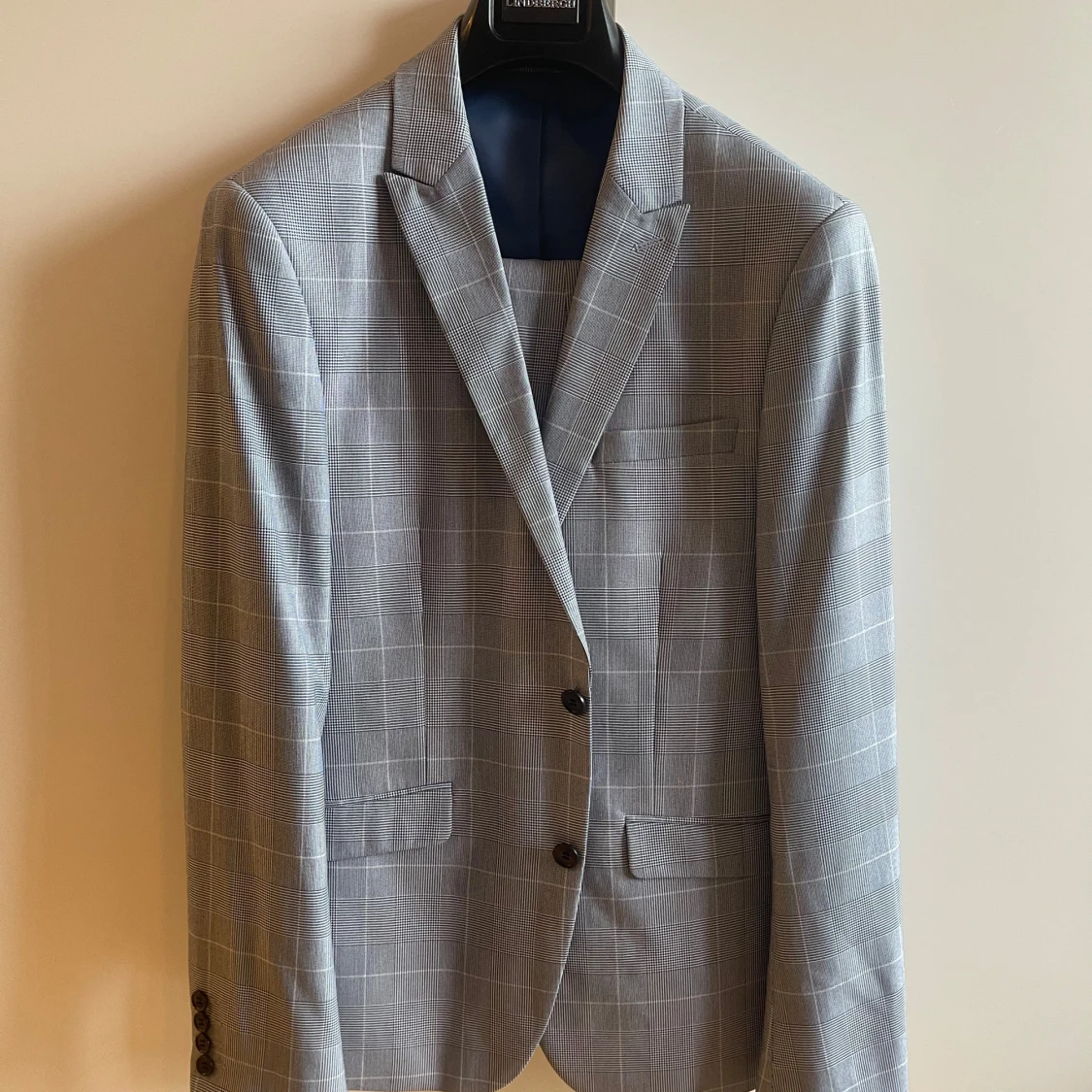 Grå rutig kostym från Lindbergh