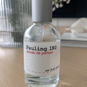 Pauling 19.0 Extrait de Parfum - Pauling 19.0 Extrait de Parfum från one bold chemist. Parfym cirka 40ml kvar. 