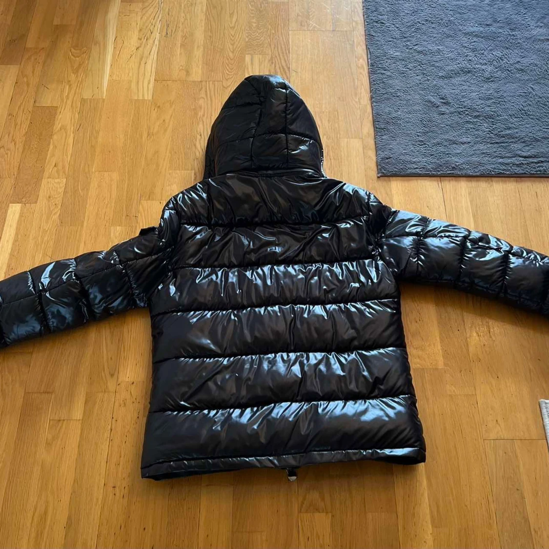 Svart Moncler pufferjacka med huva - 2