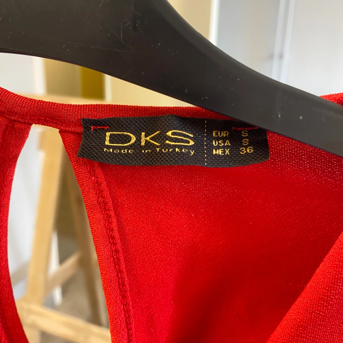 Röd byxdress från DKS, storlek S - 2