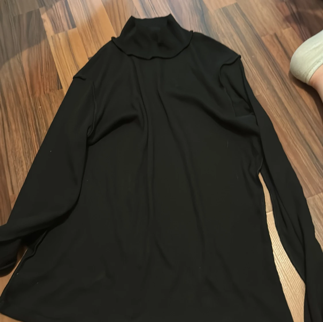 Svart polotröja från H&M i storlek L