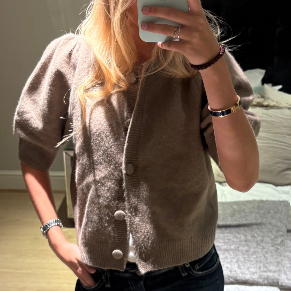 Neo Noir Beige stickad kofta med kort ärm