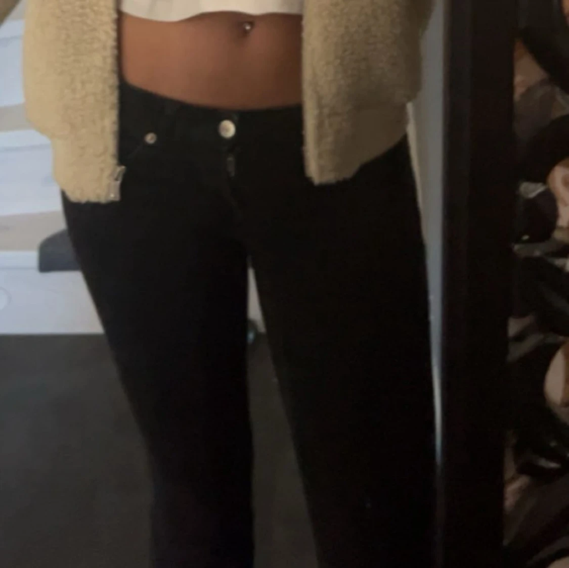 Svarta bootcut jeans low waisted