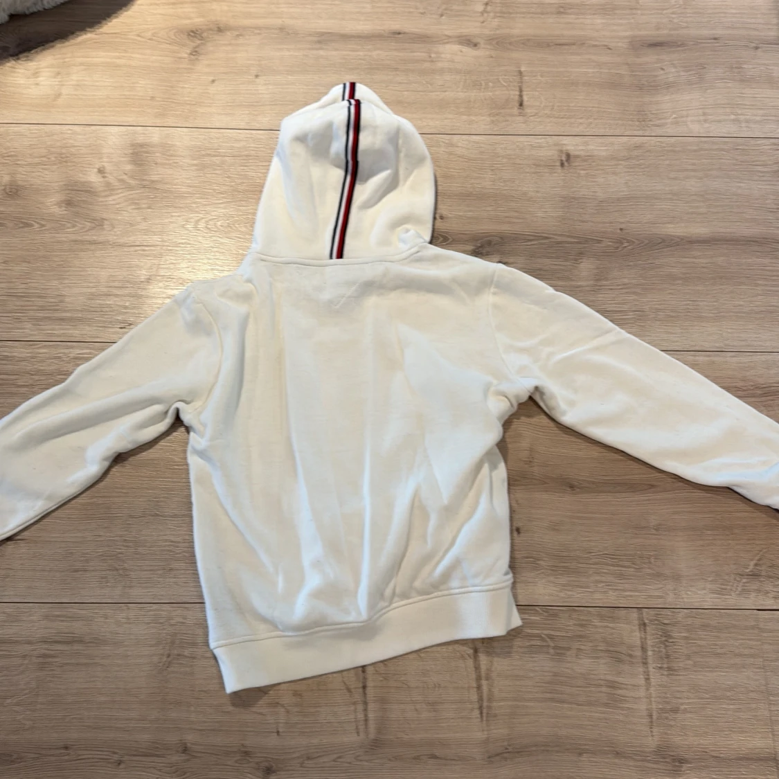 Fin hoodie från Tommy hilfiger och köpt i New York  - 1