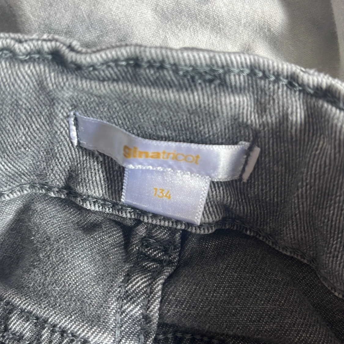 Grå bootcut jeans med fickor - 4