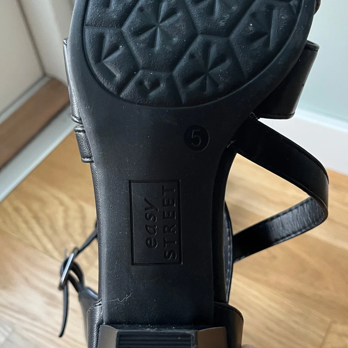 Svarta Klackskor med Spänne - 3