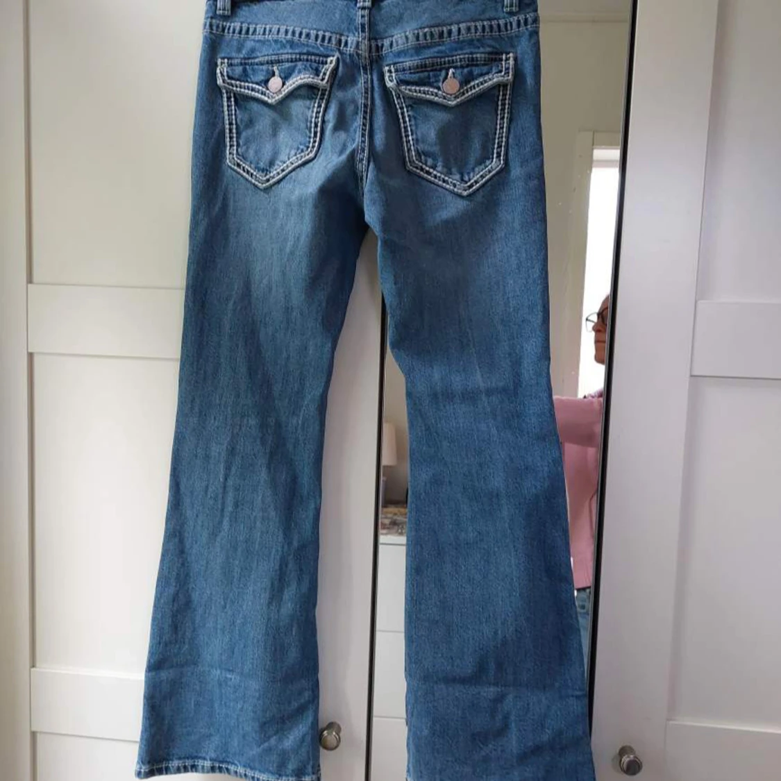 Blå bootcut jeans från Lindex - 1