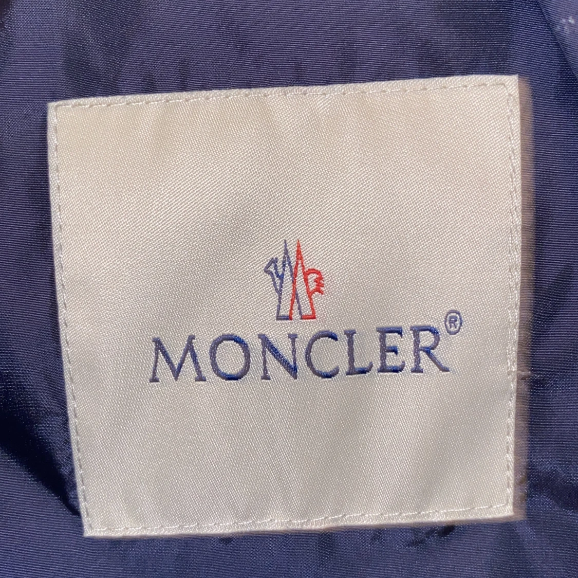 Mörkblå vindjacka från Moncler med huva - 4