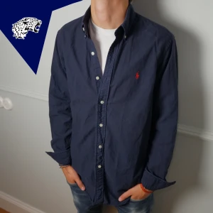 RALPH LAUREN SKJORTA - Ralph Lauren Skjorta | Skick: 8.5/10 | Strl: Passar L | Modellen är 182 cm | Hör av dig om du undrar någonting! 