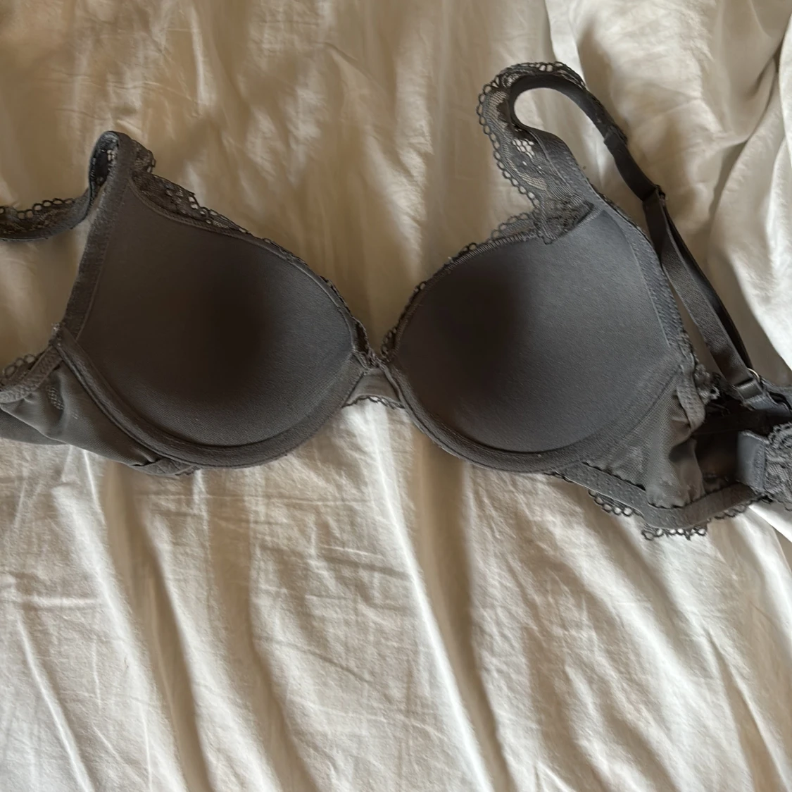 Grå spets-bh från Lindex 70B - 1