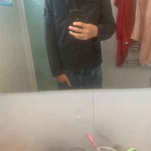 Overshirt från Stone Island  - Säljer nu denna riktigt feta overshirt från stone Island i storlek M. Passar nog även S. Den är i ny skick! Bara att skriva om du undrar något!