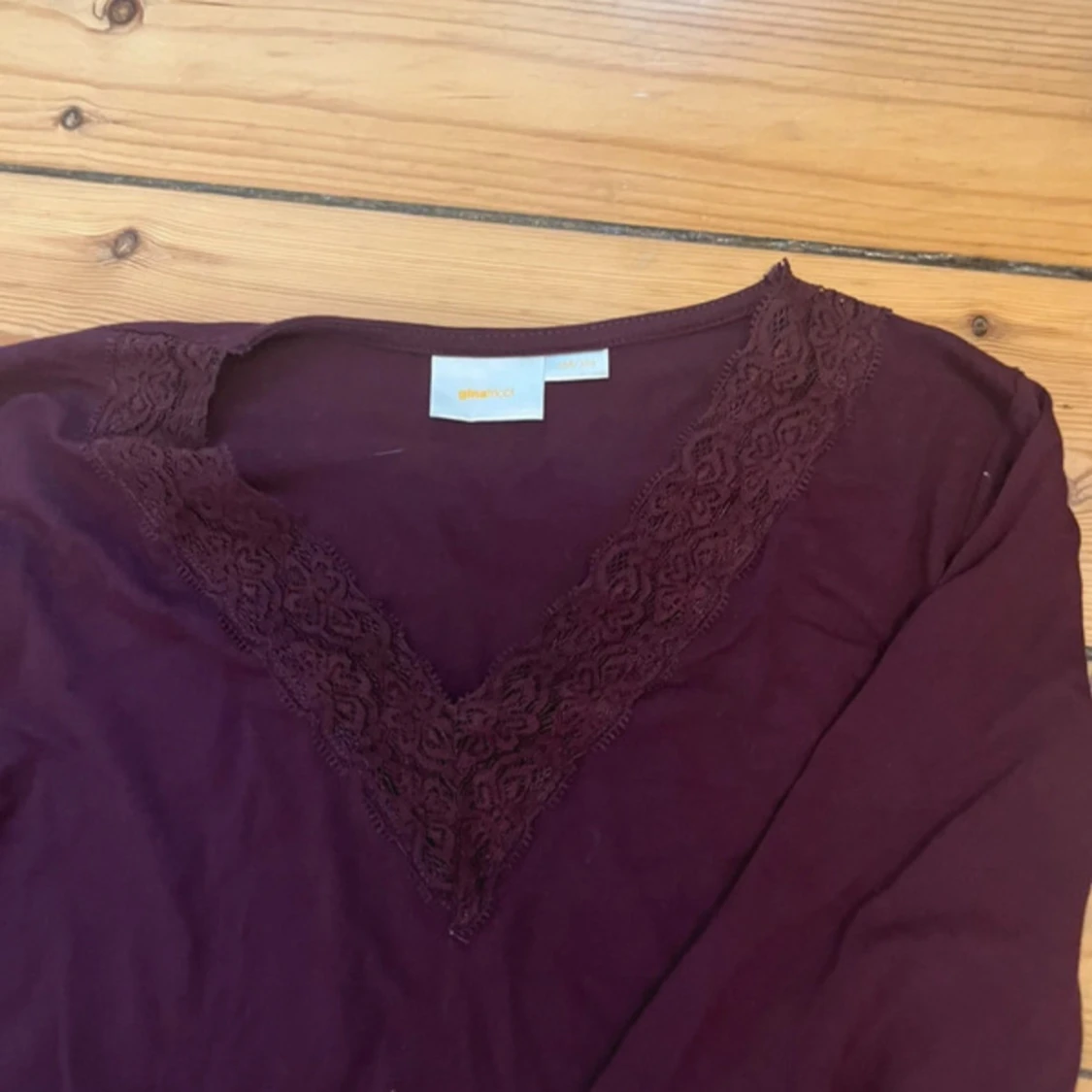 Röd spets tröja - 1