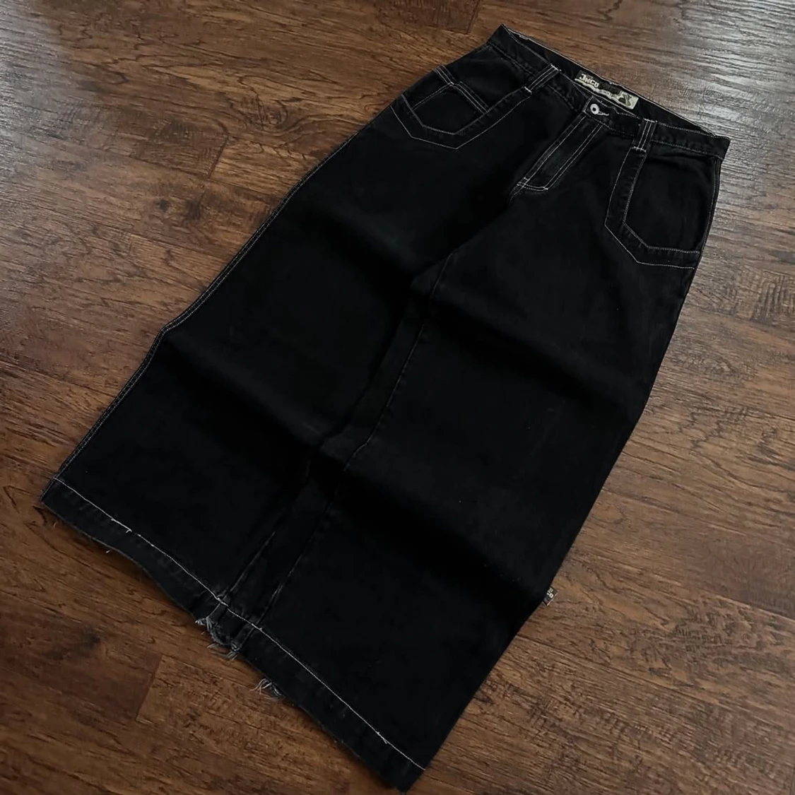 Svart jeanskjol från JNCO med brodyr