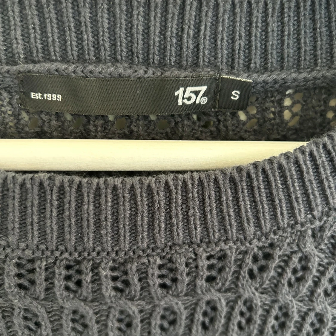 Mörkgrå stickad tröja från 157 - 2