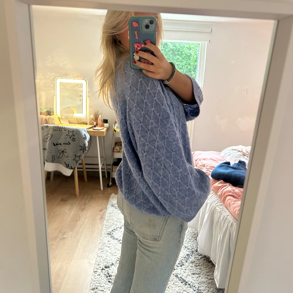 stickad tröja med vid ärm - 3