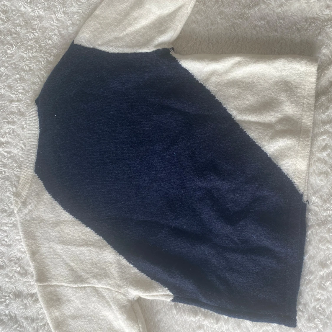 Blåvit stickad tröja med mönster - 3