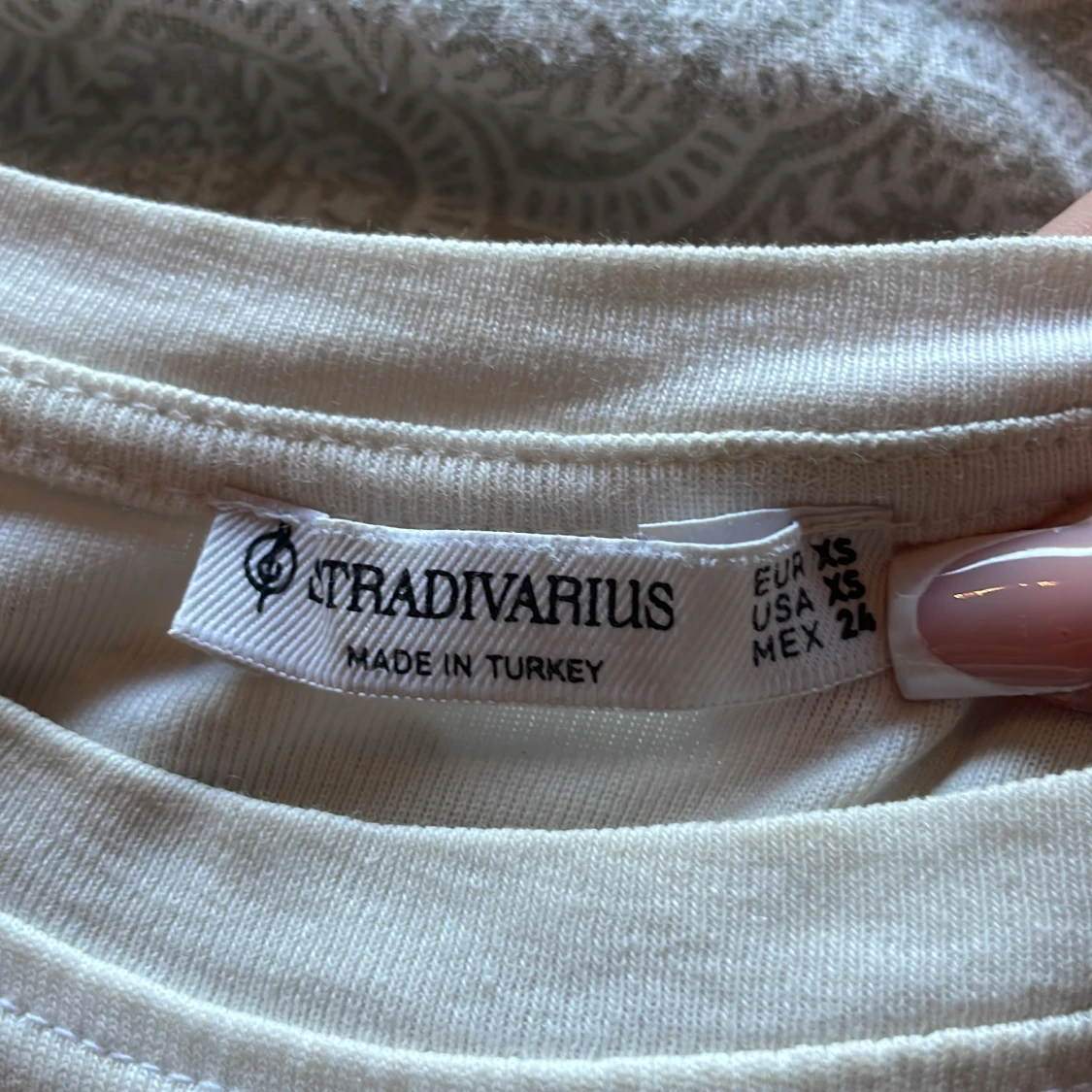 Vit t-shirt med leopardrosett Stradivarius - 3