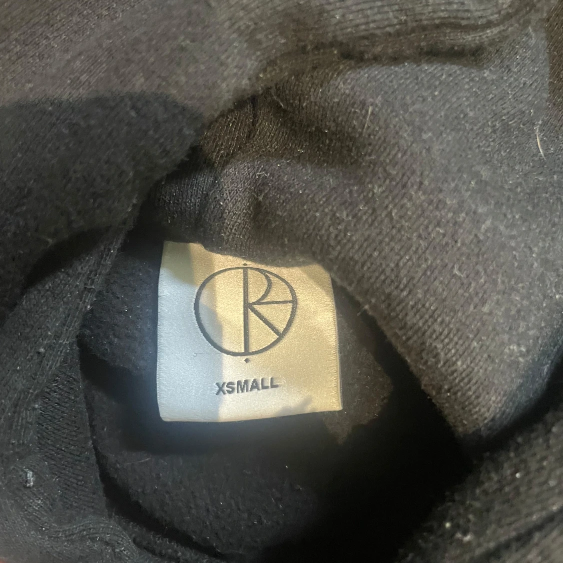 Svart Polar hoodie med broderad logga - 2