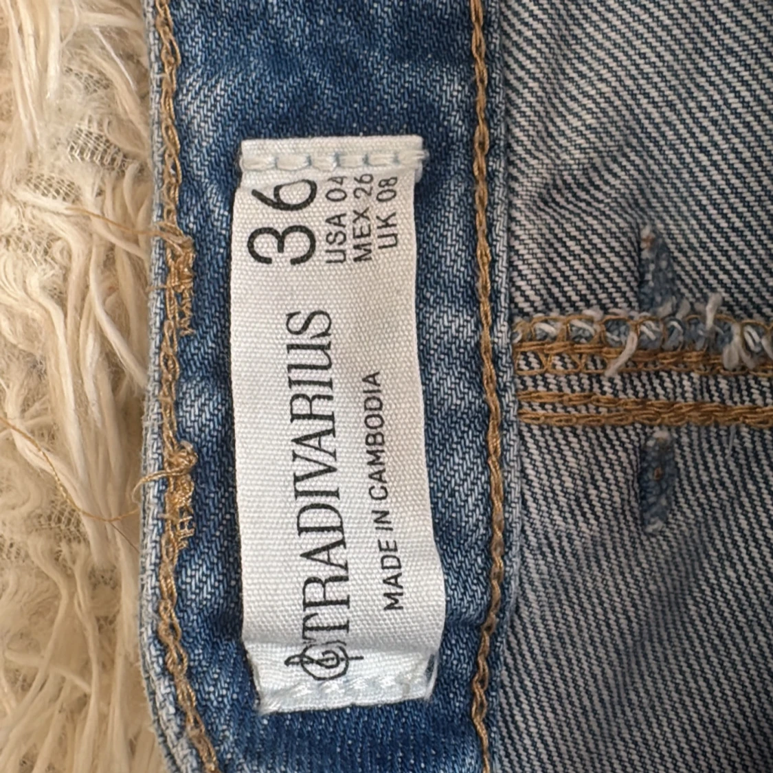 Stradivarius ljusblå ripped jeansshorts