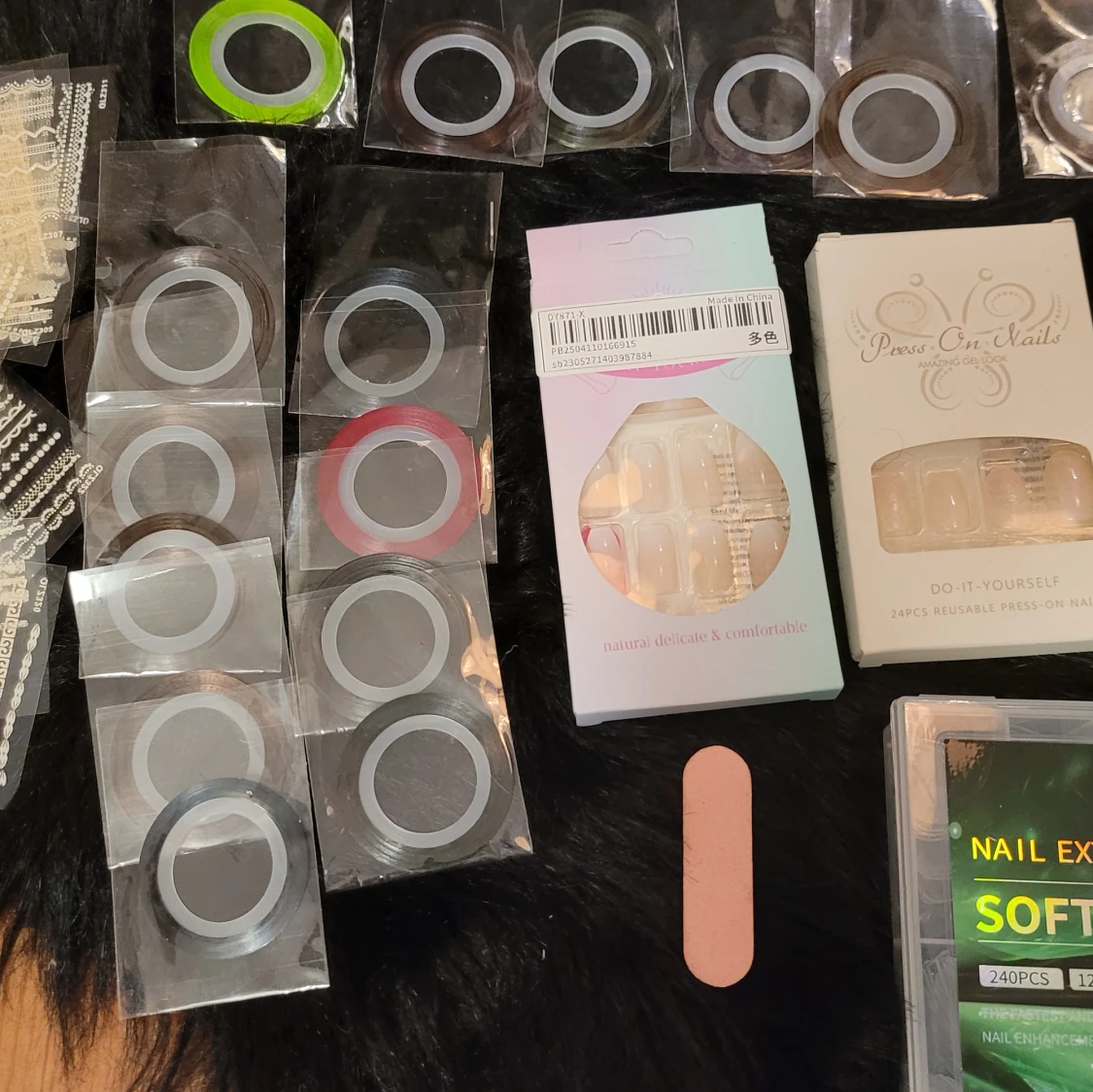 Nageldekorationer och gel-tips kit - 4
