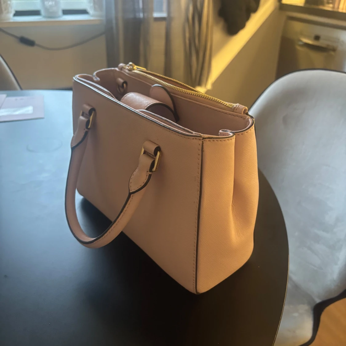 Ljusrosa handväska från Michael Kors - 1