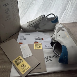 Golden Goose skor  - skick 10/10.       Allt og medföljer förutom kvitto.        Köpta på farfetch.          Skickas samma dag.   gammal model 