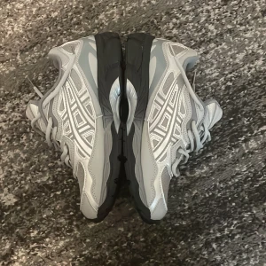 Asics gel  - Helt nya asics gel som jag aldrig använt säljer dom för dom var för små. 